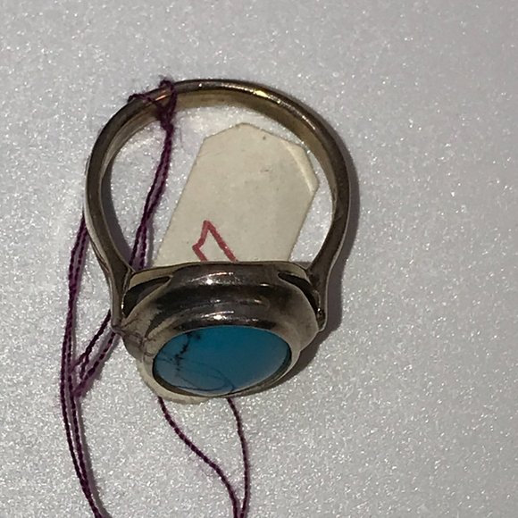 Oval Turquoise and Silver Ring, Size 7 - Picture 4 of 6